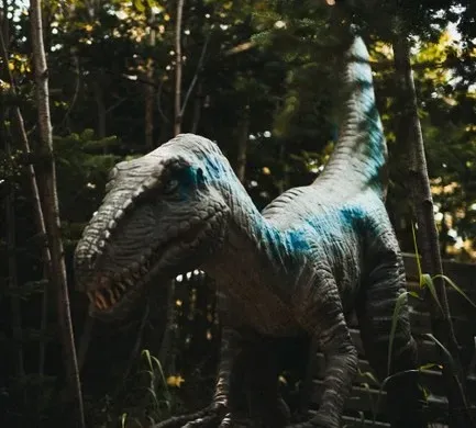 Velociraptor vs. Human-Sized Humans: The Movie Battle That Shrinks in Reality (Image Credits: Pexels)