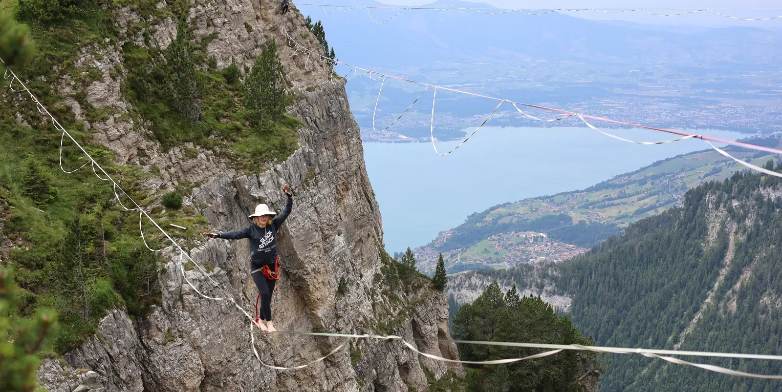 Insane Balance: Slackliners and Highline Walkers (Image Credits: Wikimedia)