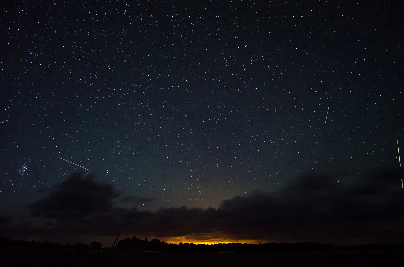 Annual Meteor Showers: The Sky’s Sparkling Fireworks (Image Credits: Wikimedia)
