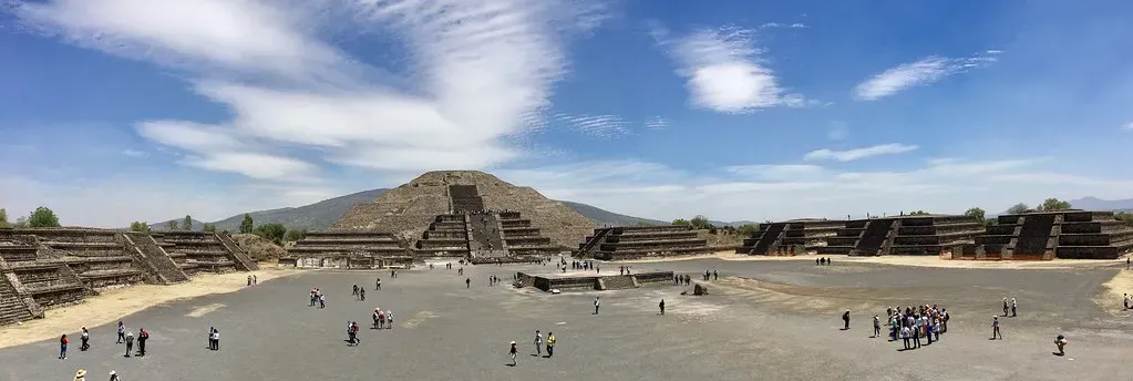#5 - Mexico City, Mexico: Tenochtitlan Buried Sideways Under a Colonial Grid (MollySVH, Flickr, CC BY 2.0)