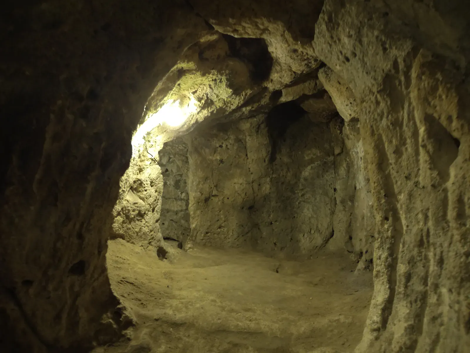 Derinkuyu: An Underground City Beneath An Unforgiving Plateau (By Nevit Dilmen (talk), CC BY-SA 3.0)