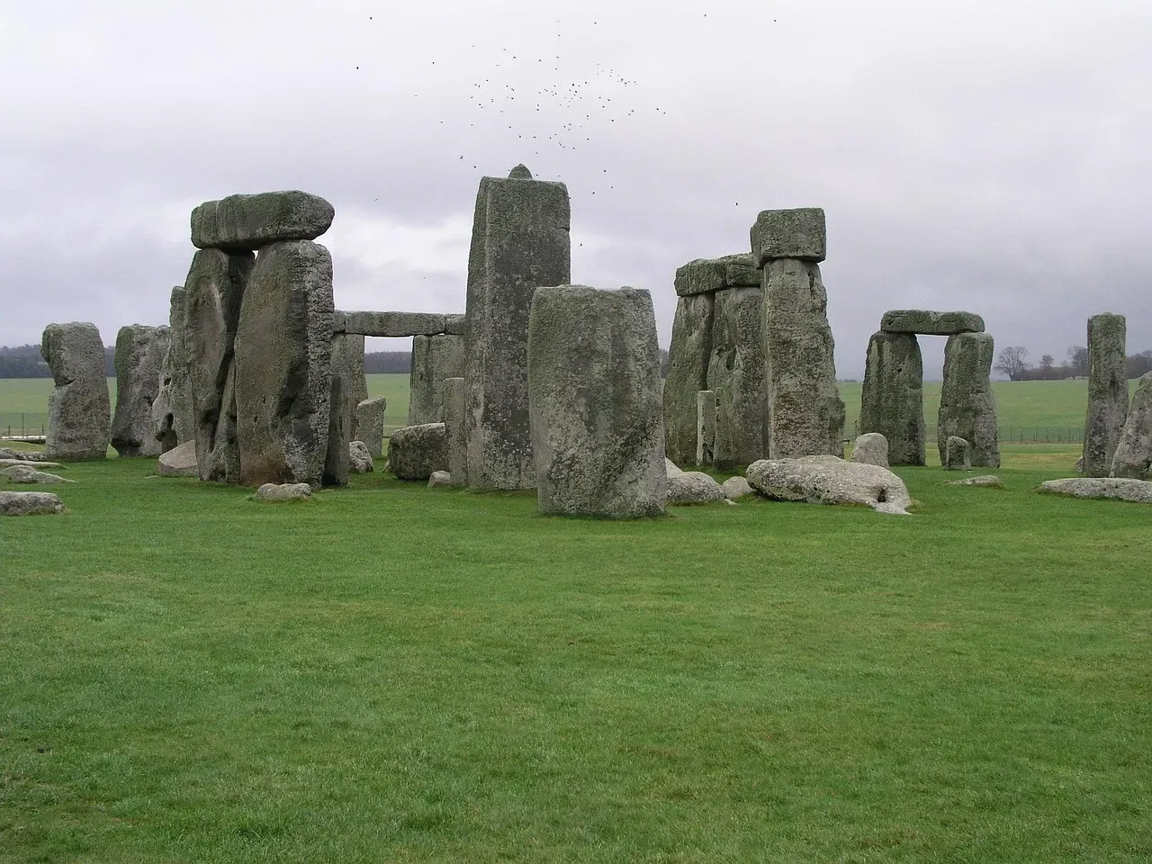 Stonehenge: The Stones That Should Not Be There (Image Credits: Pixabay)