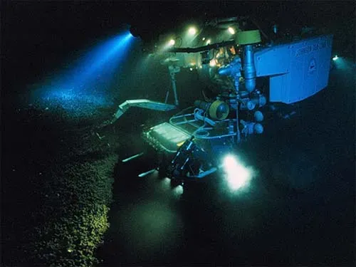 #8 - The “Courtyard” Beneath Turkey's Lake Van (courtesy of NOAA for caliornia Academy of science, Public domain)