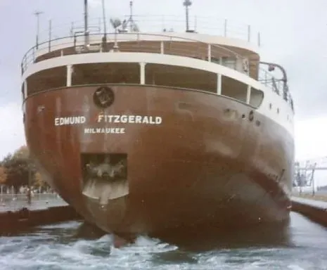 The Shadow of the Edmund Fitzgerald and Her Lost Season (Image Credits: Wikimedia)