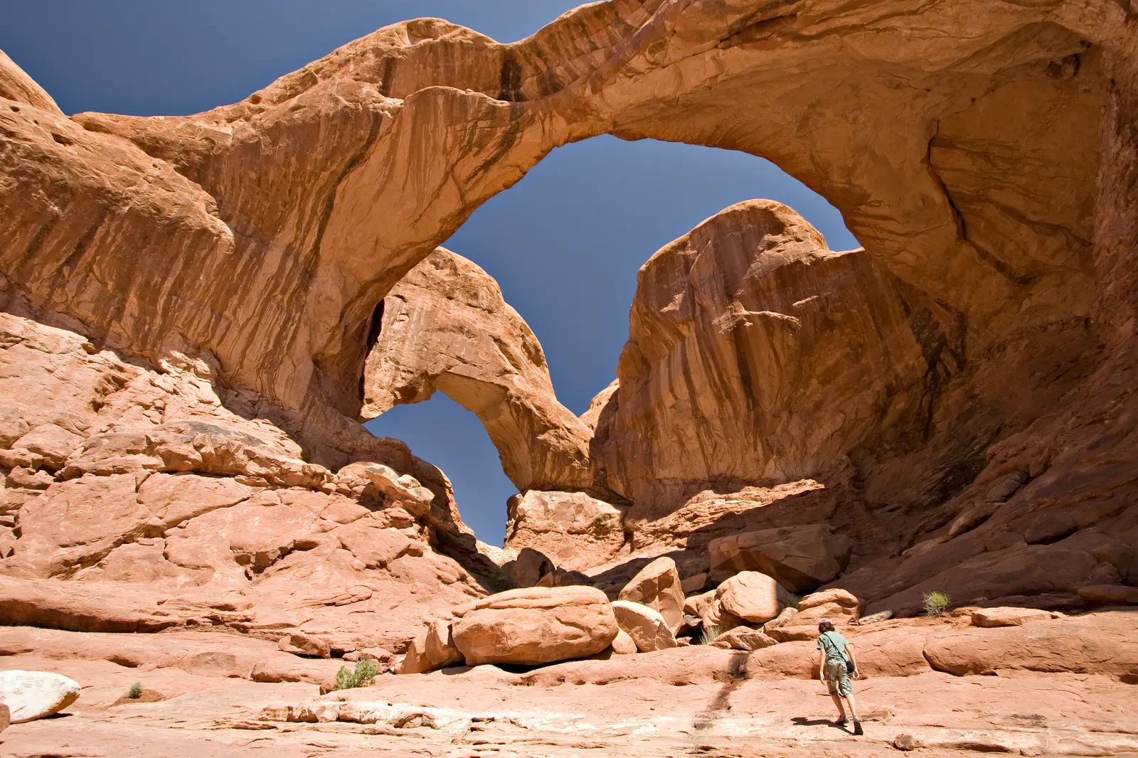 Arches National Park: Stone Bridges to Nowhere (Image Credits: Wikimedia)
