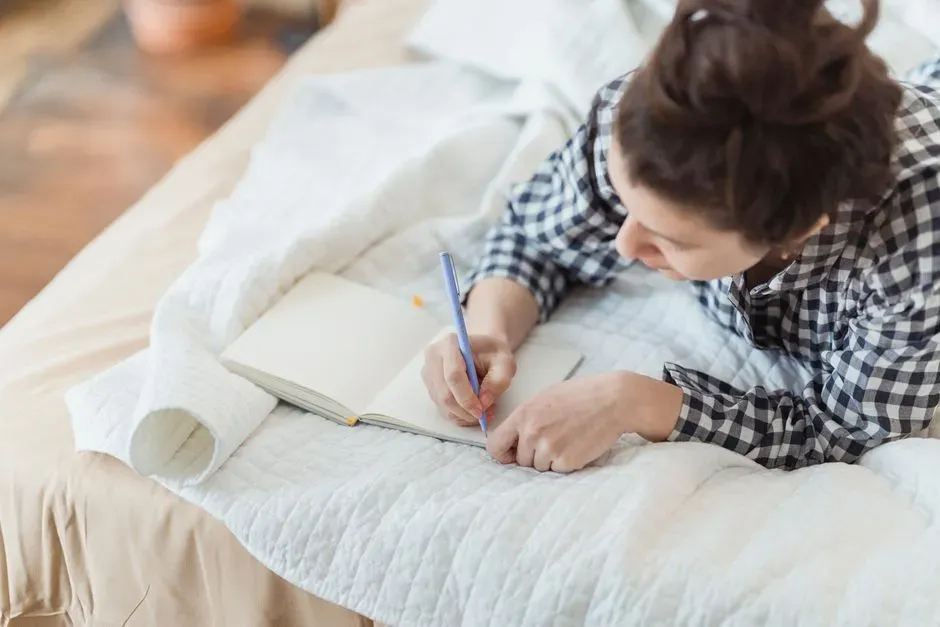 Simple daytime habits that calm the nighttime mental rush (Image Credits: Pexels)