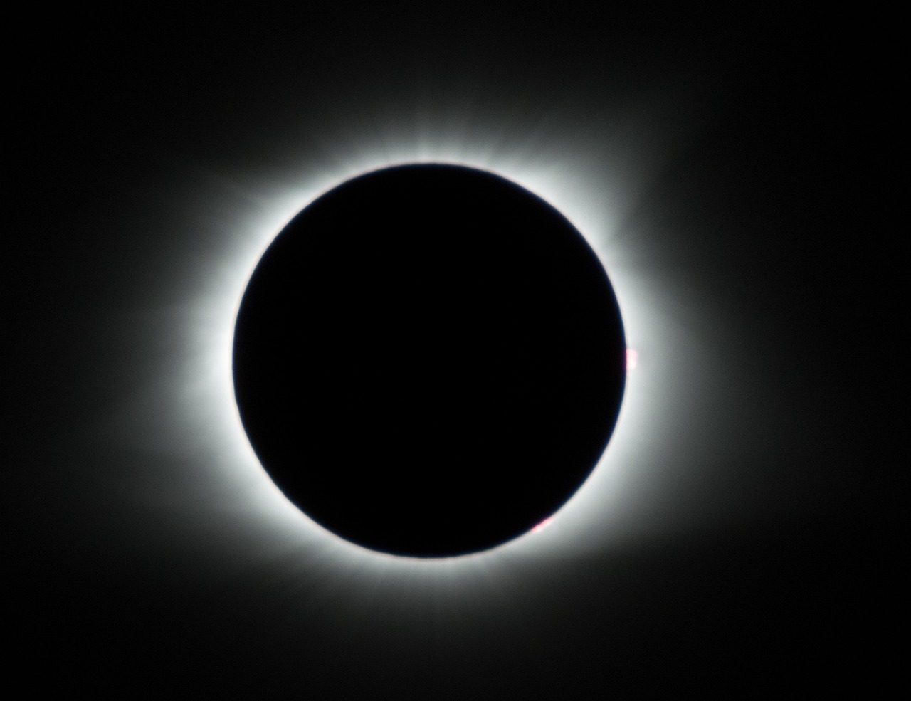 Total Solar Eclipses are a Cosmic Coincidence That Won't Last Forever (Image Credits: Pixabay)