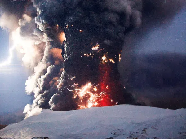 A Storm Born From Fire: What Is Volcanic Lightning? (Image Credits: Wikimedia)