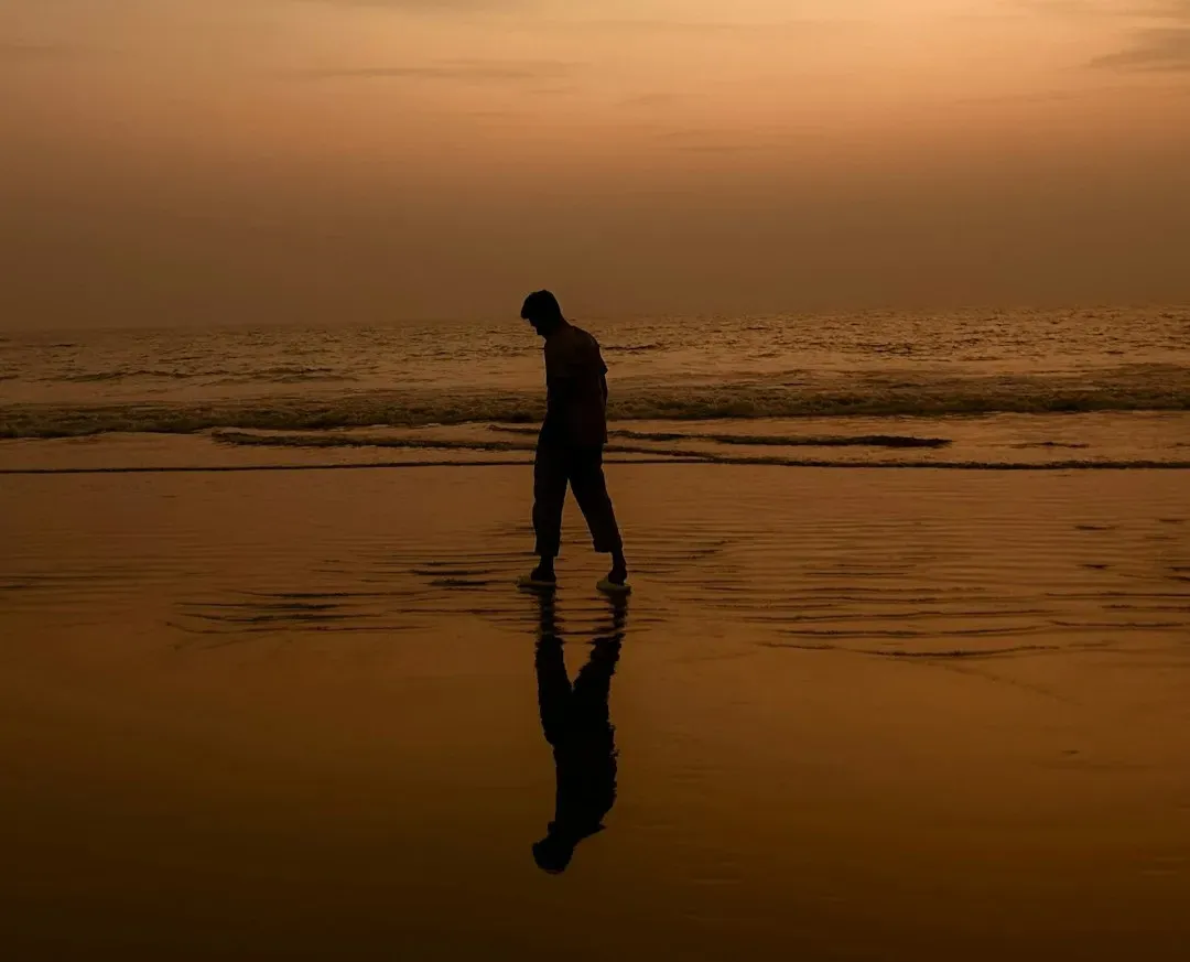 When Solitude Helps: The Difference Between Chosen and Forced Isolation (Image Credits: Unsplash)