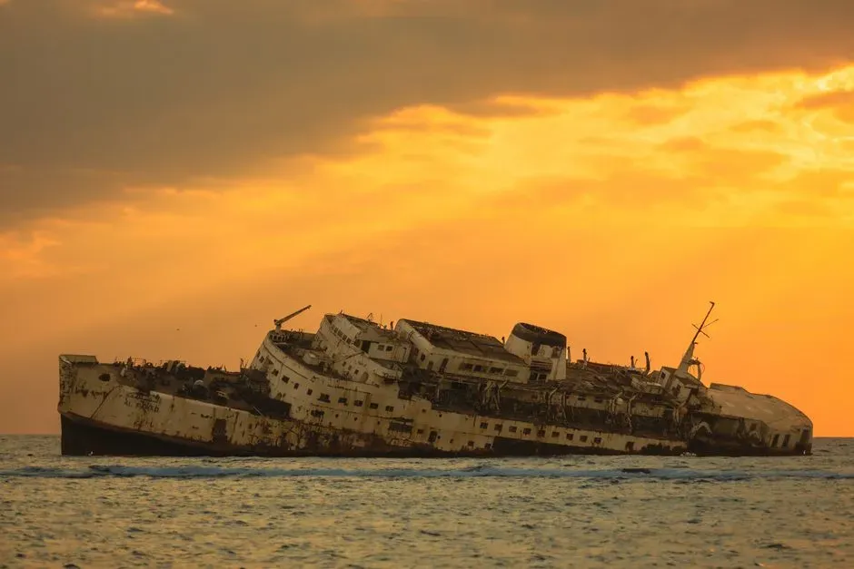 #11 - Top-Heavy "Resort" Cruise Ships With Unstable Pools and Parks (Image Credits: Pexels)
