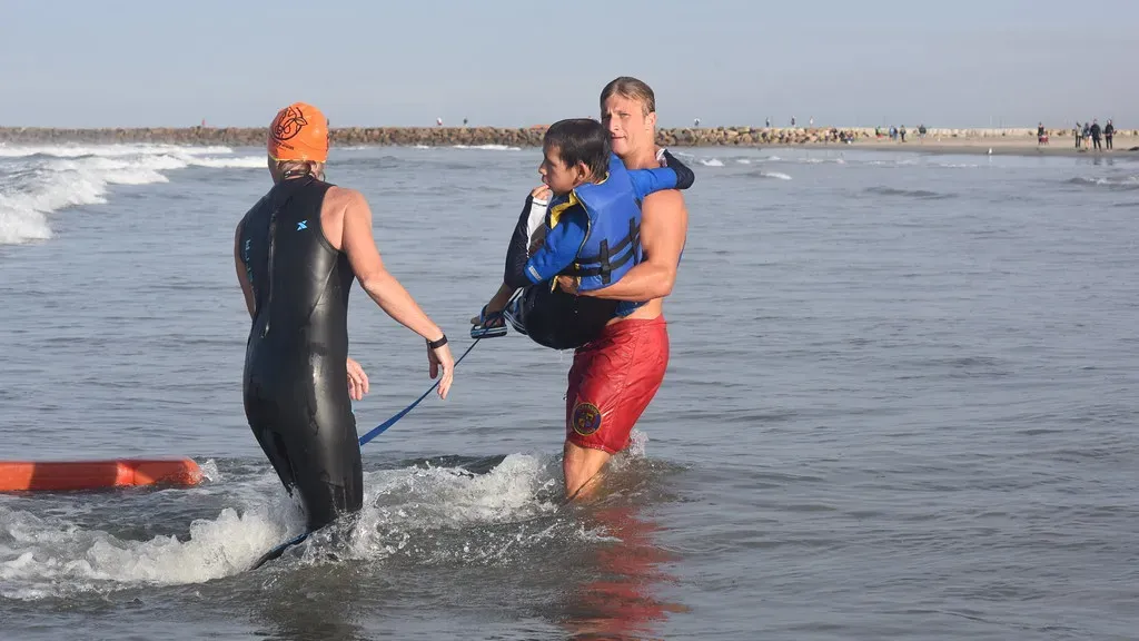 Protecting Kids and Others in the Water With You (Chris Hunkeler, Flickr, CC BY-SA 2.0)
