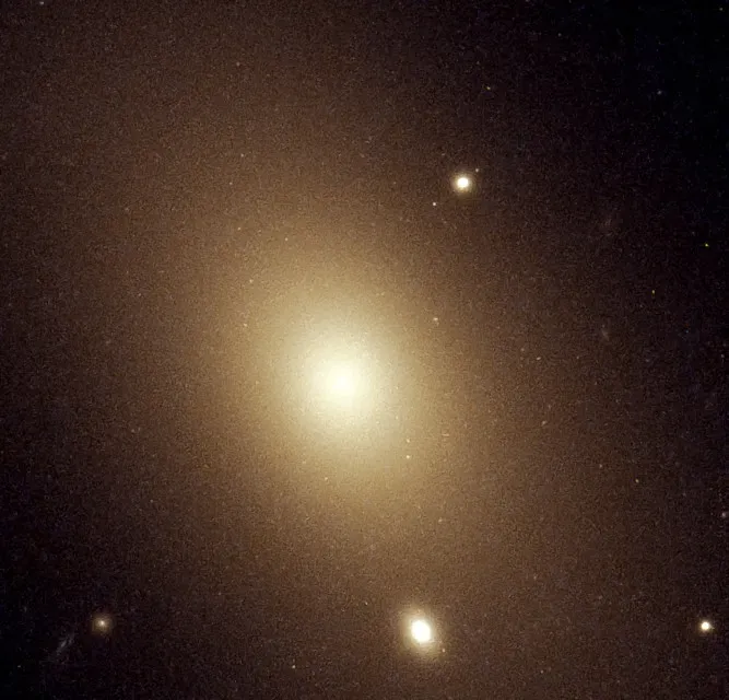 6. Some galactic cores are bigger than entire ordinary galaxies (Kevin M. Gill, Flickr, CC BY 2.0)