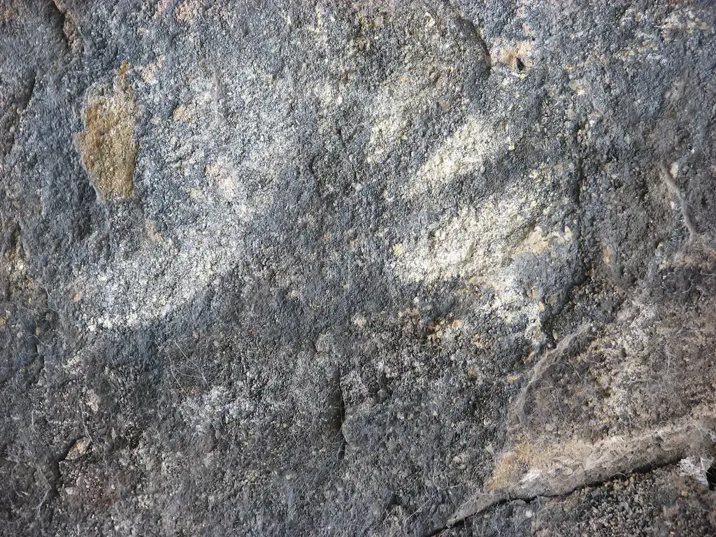 #3 - Finger Lines and "Digital" Shading on Soft Cave Walls (BotheredByBees, Flickr, CC BY 2.0)