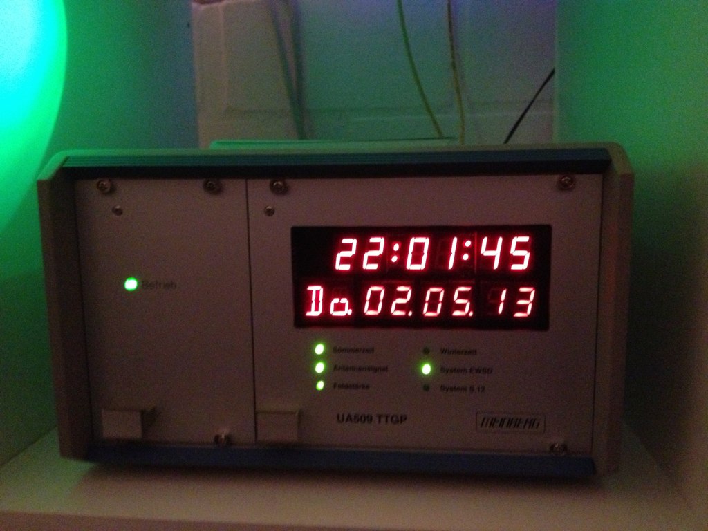 Modern Experiments Detecting Tiny Time Changes (Image Credits: Flickr)