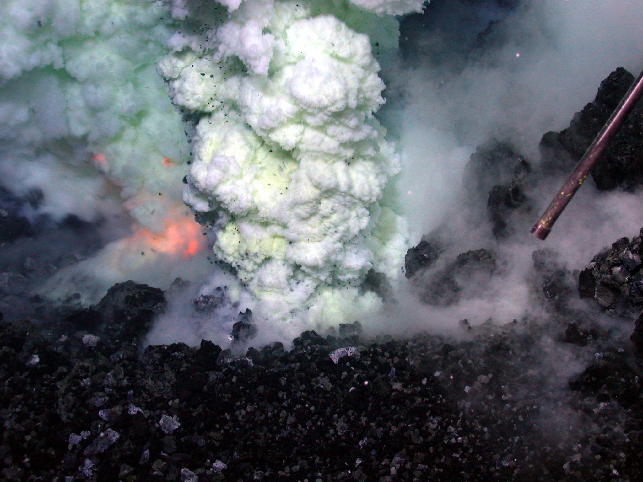 The Volcanic Powerhouse Creating New Seafloor (Image Credits: Wikimedia)