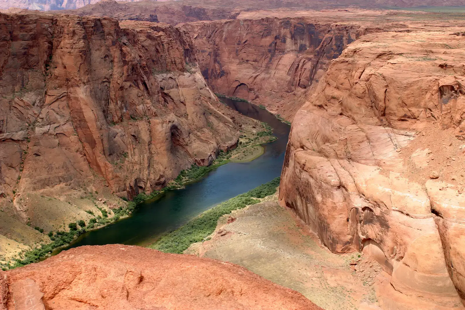 The Colorado River: Sculptor of a Mile-Deep Masterpiece (Image Credits: Wikimedia)