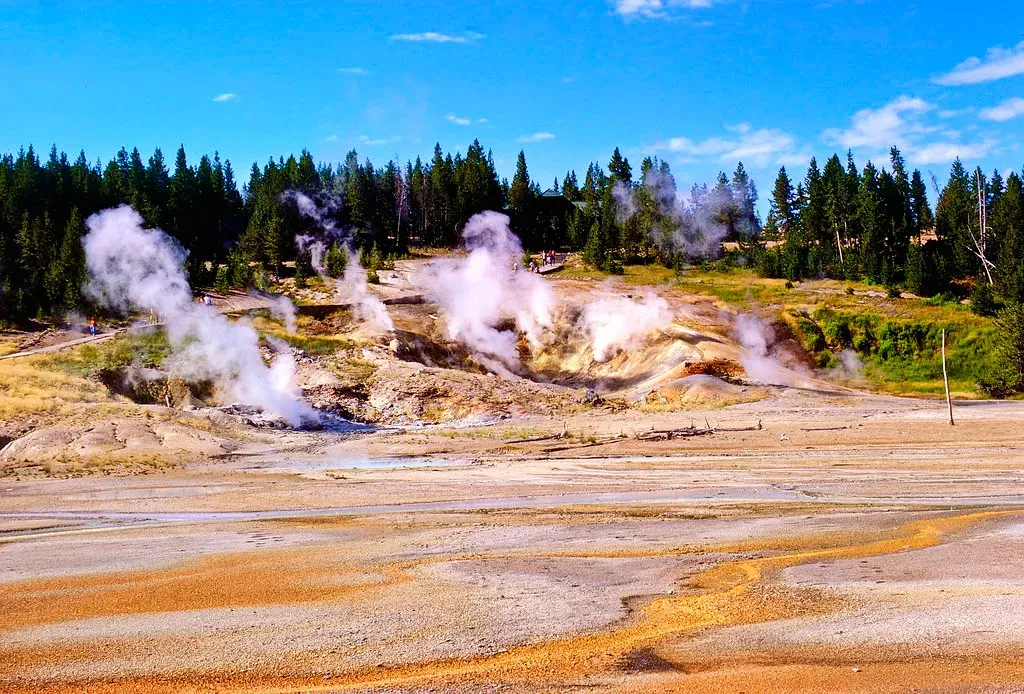 What’s Really Below: The Magma System Explained (Yvon from Ottawa, Flickr, CC BY-SA 2.0)