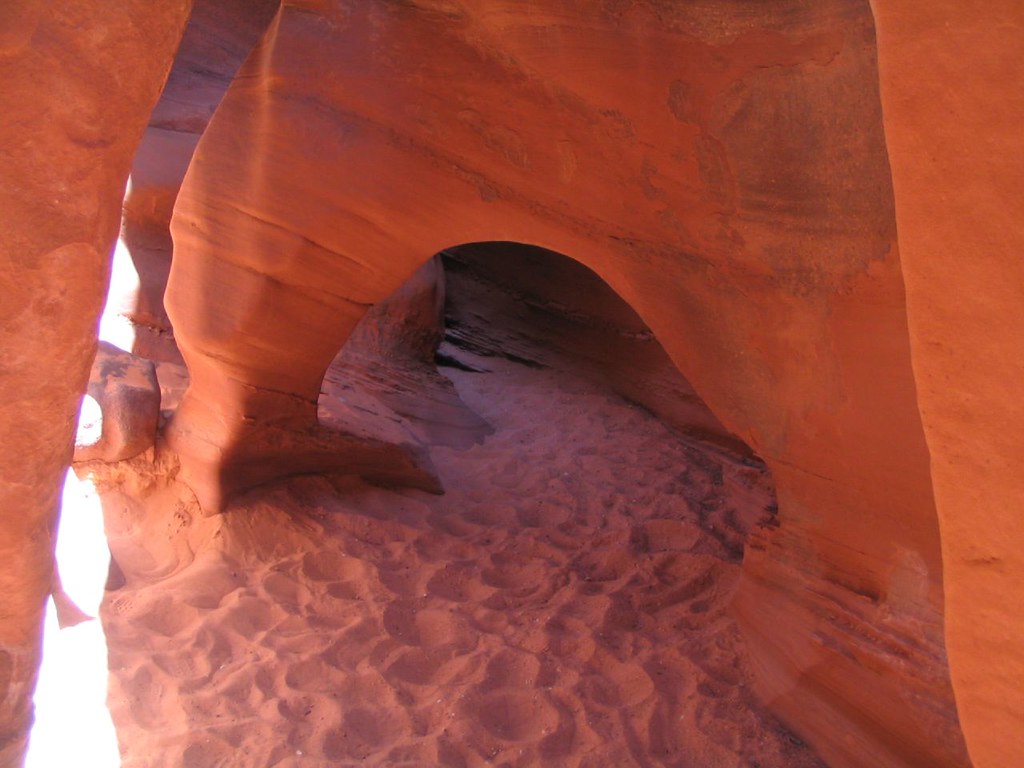 Peek-a-Boo and Spooky Gulch: The Ultimate Slot Canyon Challenge (Image Credits: Flickr)