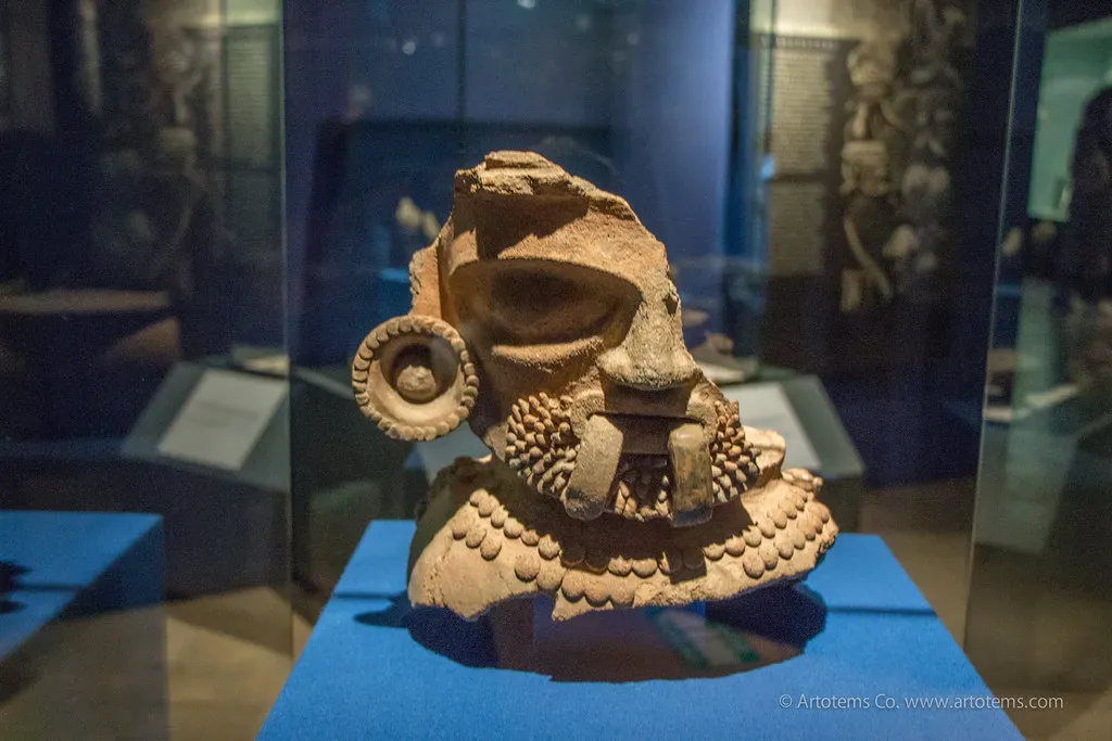 #5: Artifacts Suggesting Pre‑Columbian Contacts Across Oceans (Artotem, Flickr, CC BY 2.0)