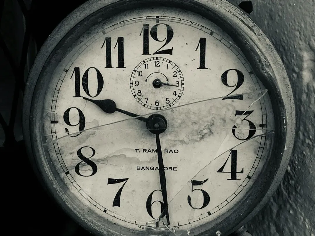 Relativity and Why “Now” Depends on Who You Ask (Image Credits: Unsplash)