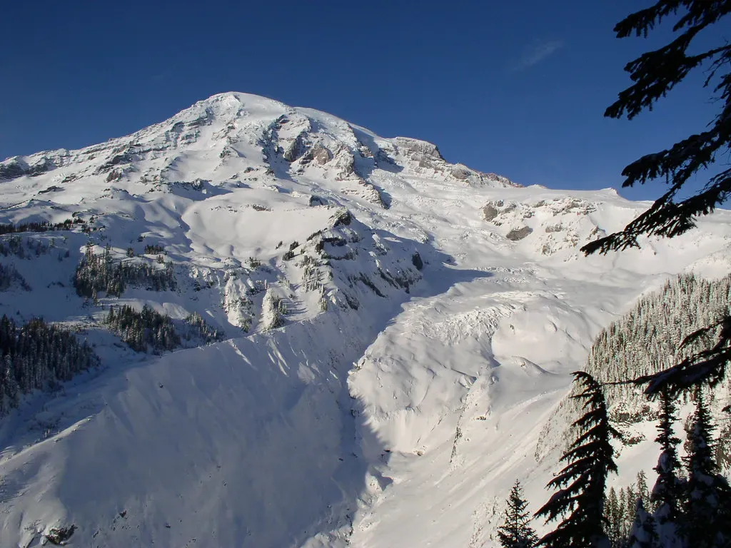 Volcano Or Ice? Untangling Glacial Noise From True Magmatic Signals (Mount Rainier NPS, Flickr, CC BY 2.0)