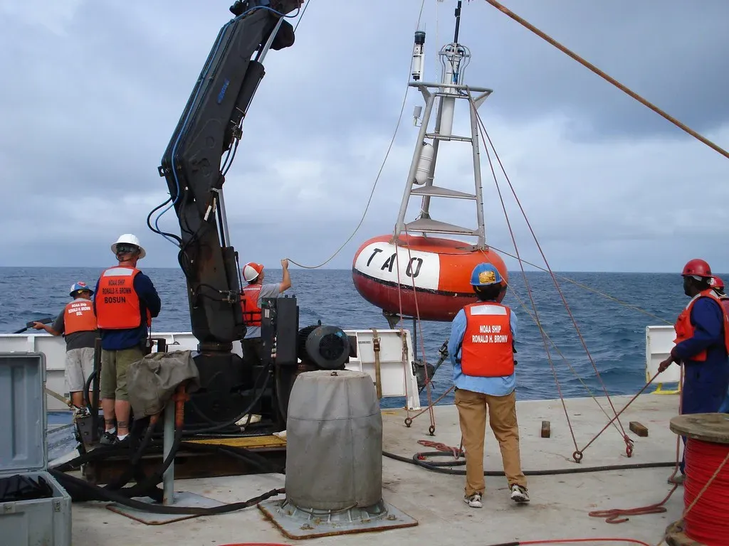 What NOAA actually tracks when something “weird” shows up offshore (NOAA Photo Library, Flickr, CC BY 2.0)
