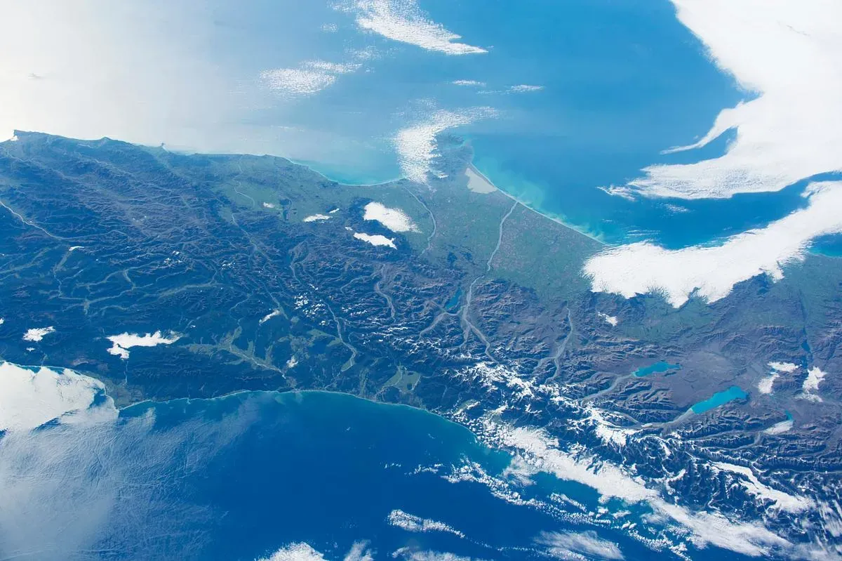 6. Climate Change Could Reshape Where and How You Live (Image Credits: Rawpixel)