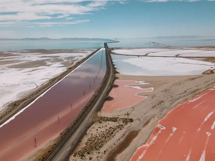 Great Salt Lake, USA – A Giant, Living Gradient of Color (Image Credits: Pexels)
