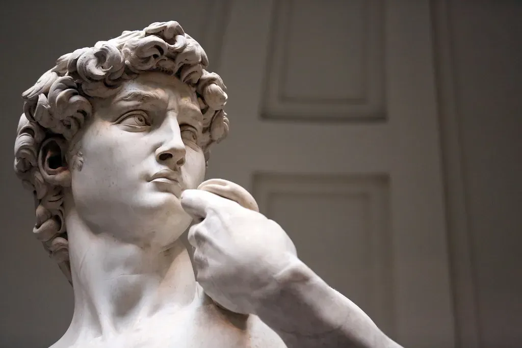 Greek and Roman Polished Marble Sculptures – Mirror-Smooth Without Power Tools (Image Credits: Flickr)