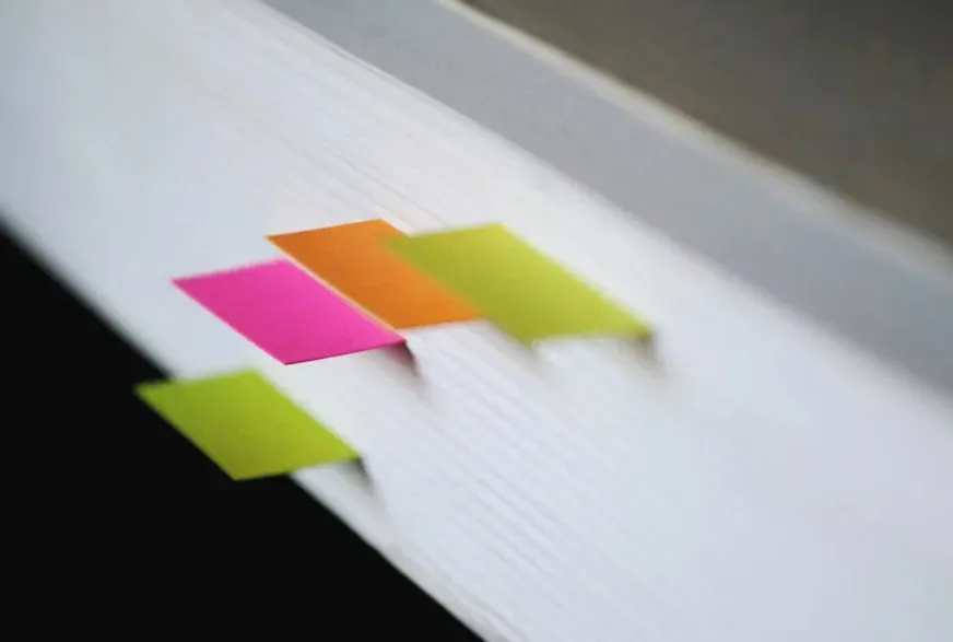 4. Sticky Notes: The Science of Not-Quite-Sticking (Image Credits: Unsplash)
