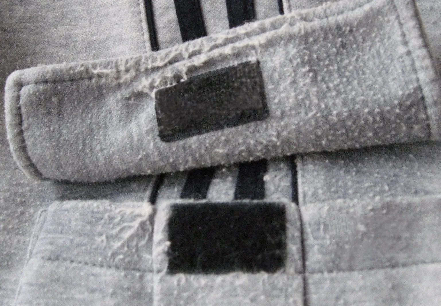 8. Velcro Straps: Hook-and-Loop Evolution Imitation (Image Credits: Wikimedia)