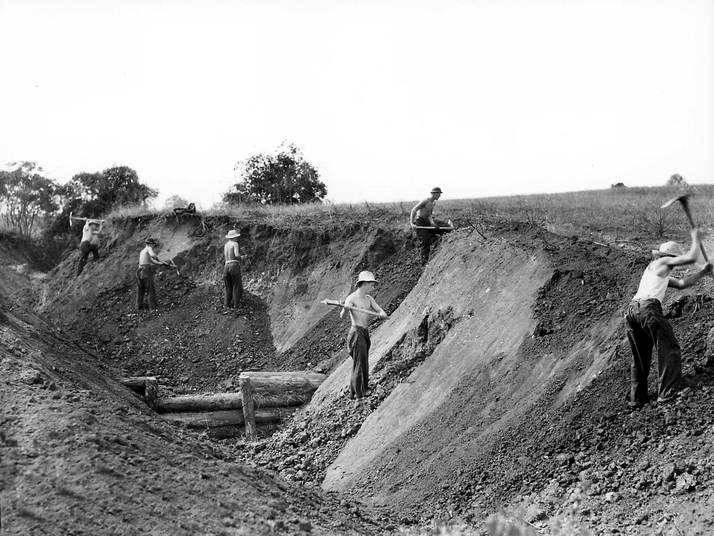#10 Environmental Rules Limit Work on Wet or Erodible Sites (Chickamauga Dam (1936) - Dam construction / erosion controlUploaded by bomazi, CC BY 2.0)