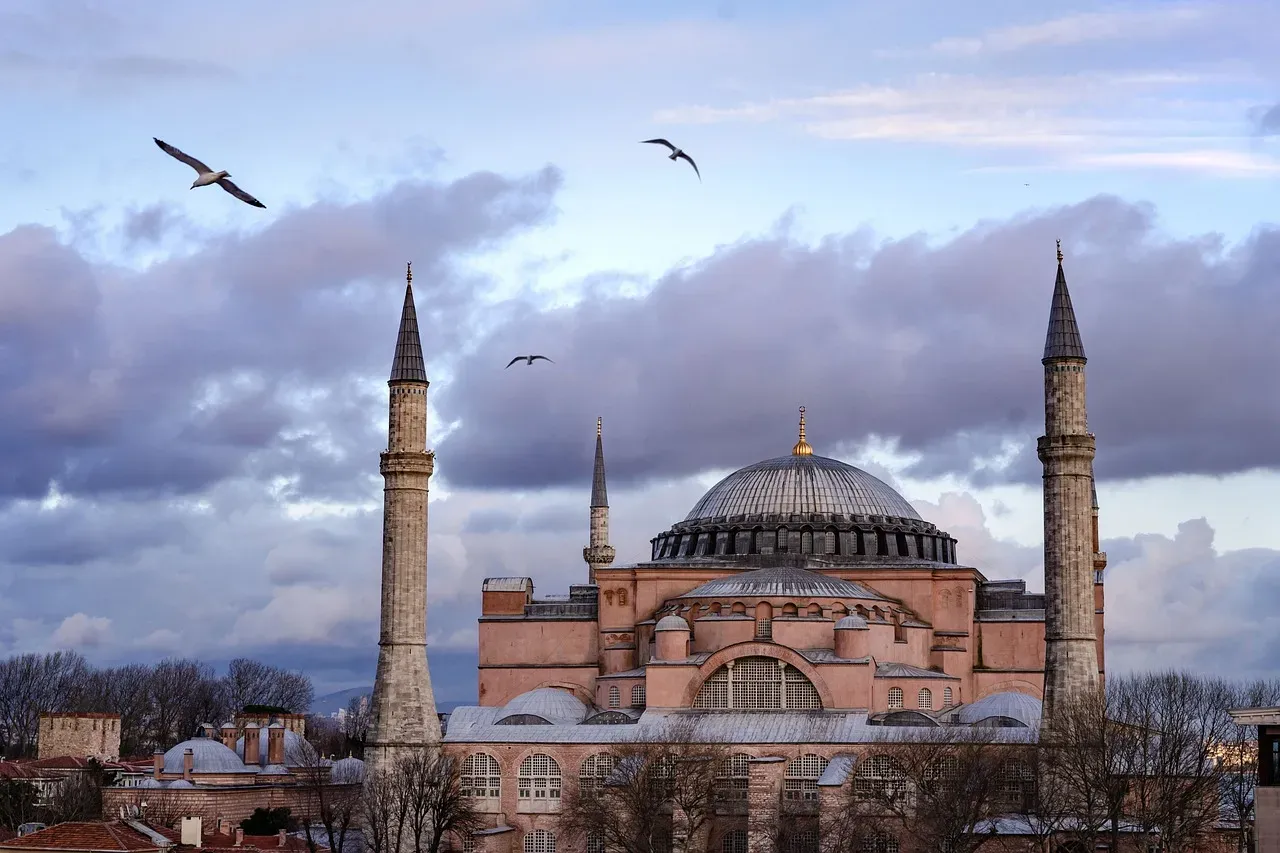 #11 - Hagia Sophia, Istanbul (537 AD) (Image Credits: Pixabay)