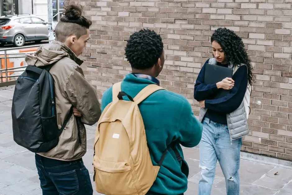 Small Groups, Big Stakes: The Social Survival Logic (Image Credits: Pexels)