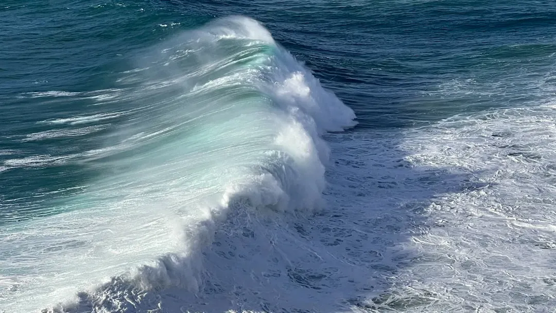 Rogue Waves and Freak Coastal Events That Defy Expectations (Image Credits: Unsplash)