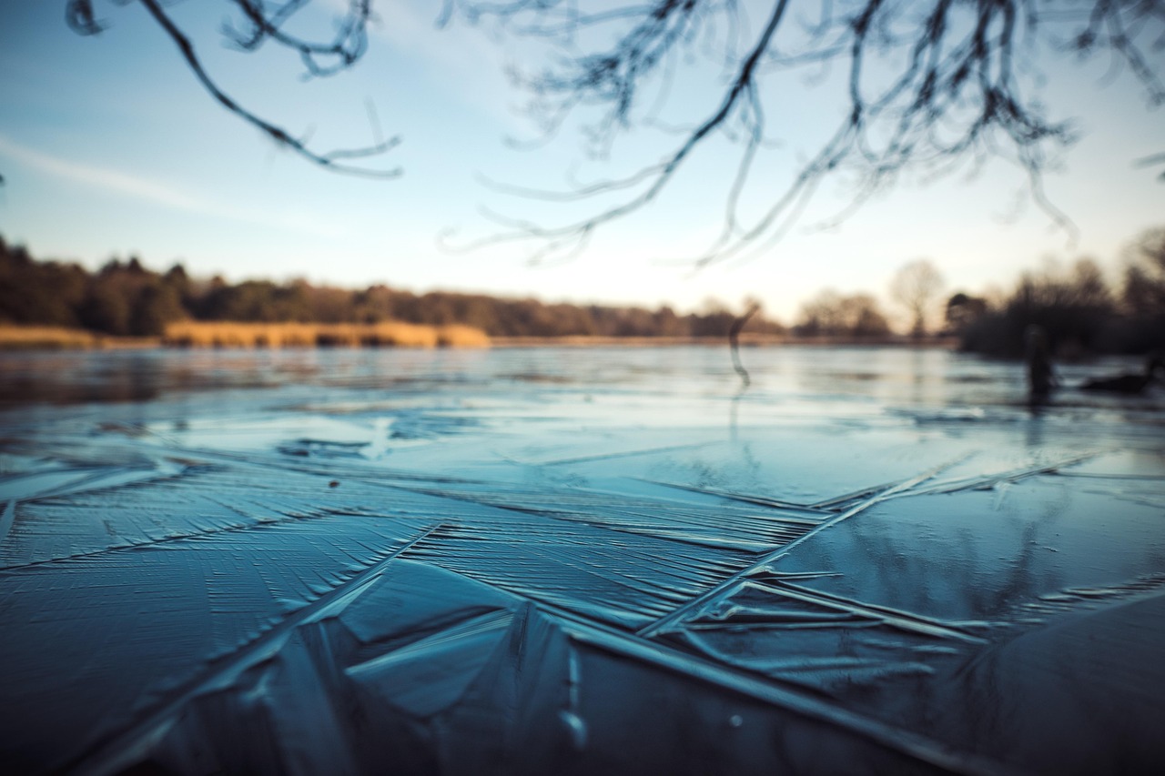 Winter's Crystal Clear Transformation (Image Credits: Pixabay)