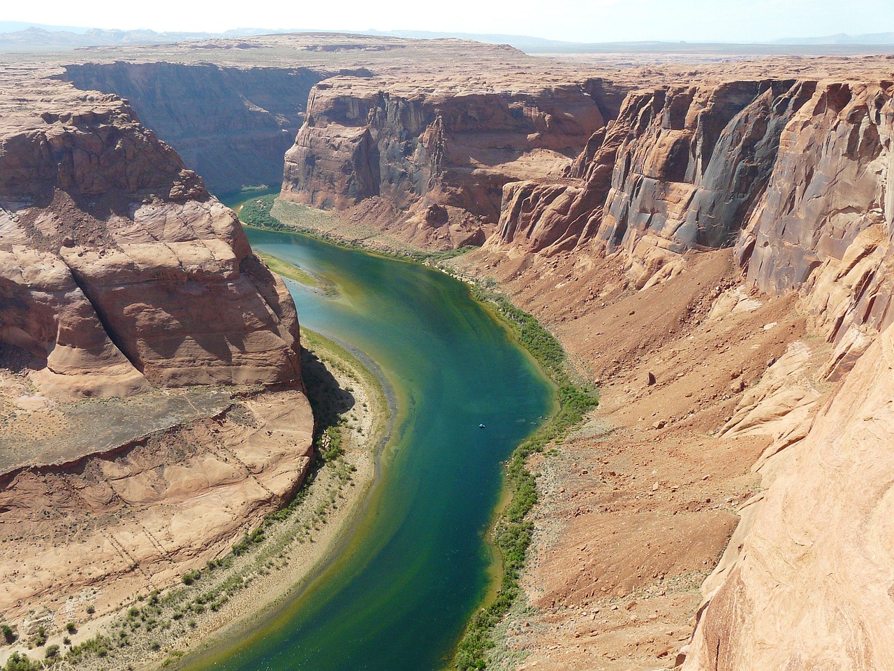 The Colorado River - A Canyon Carver in Constant Motion (Image Credits: Pixabay)