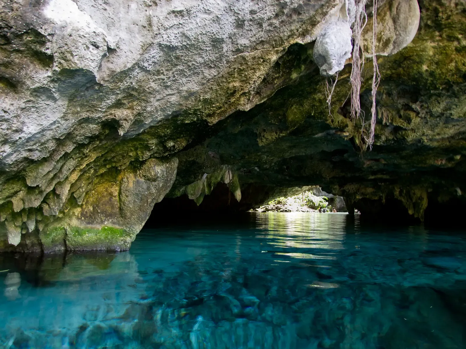 How Modern Science and Ancient Belief Meet Underground (KenThomas.us (personal website of photographer), Public domain)