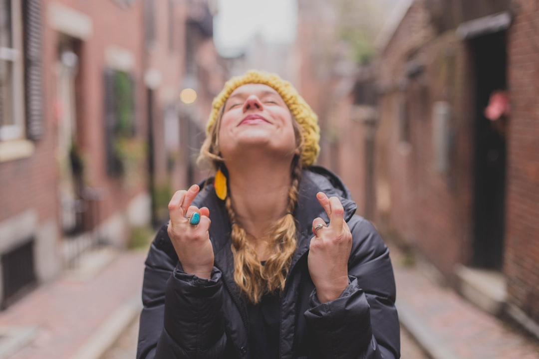 Gesturing Actually Makes You Think Better (Image Credits: Unsplash)