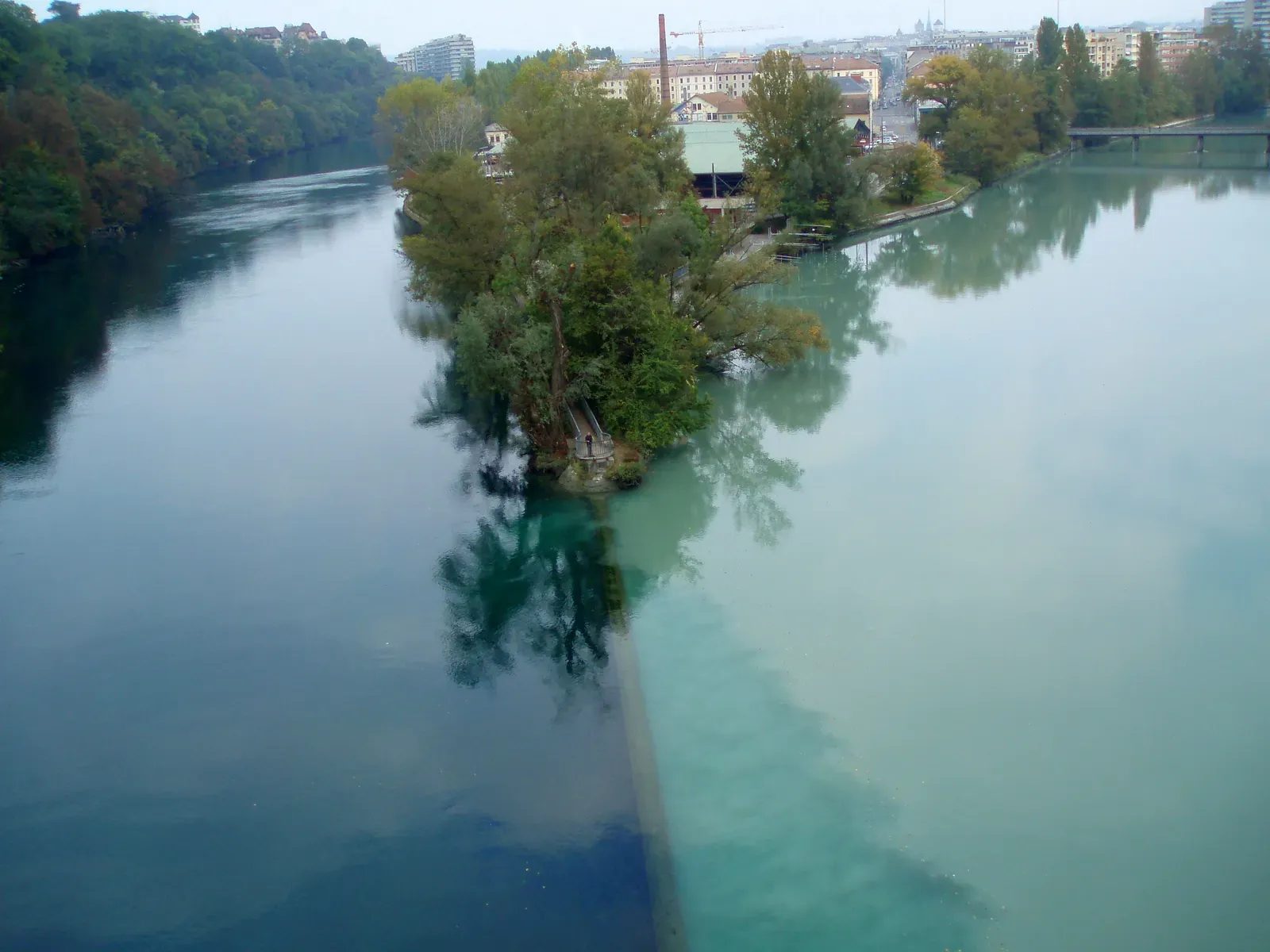 The Rhône and the Arve – Geneva, Switzerland (By User:Nauticashades, CC BY-SA 3.0)