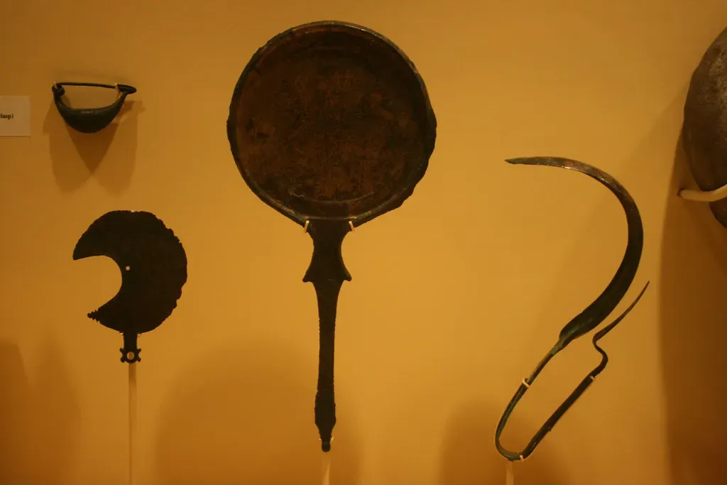 #13 - The Etruscan Bronze Mirrors With Glass-Like Polish (Image Credits: Flickr)