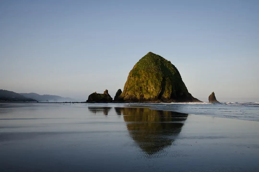 6. Cannon Beach, Oregon: Sea Stacks, Tsunami Risks, and Ancient Legends (Image Credits: Unsplash)