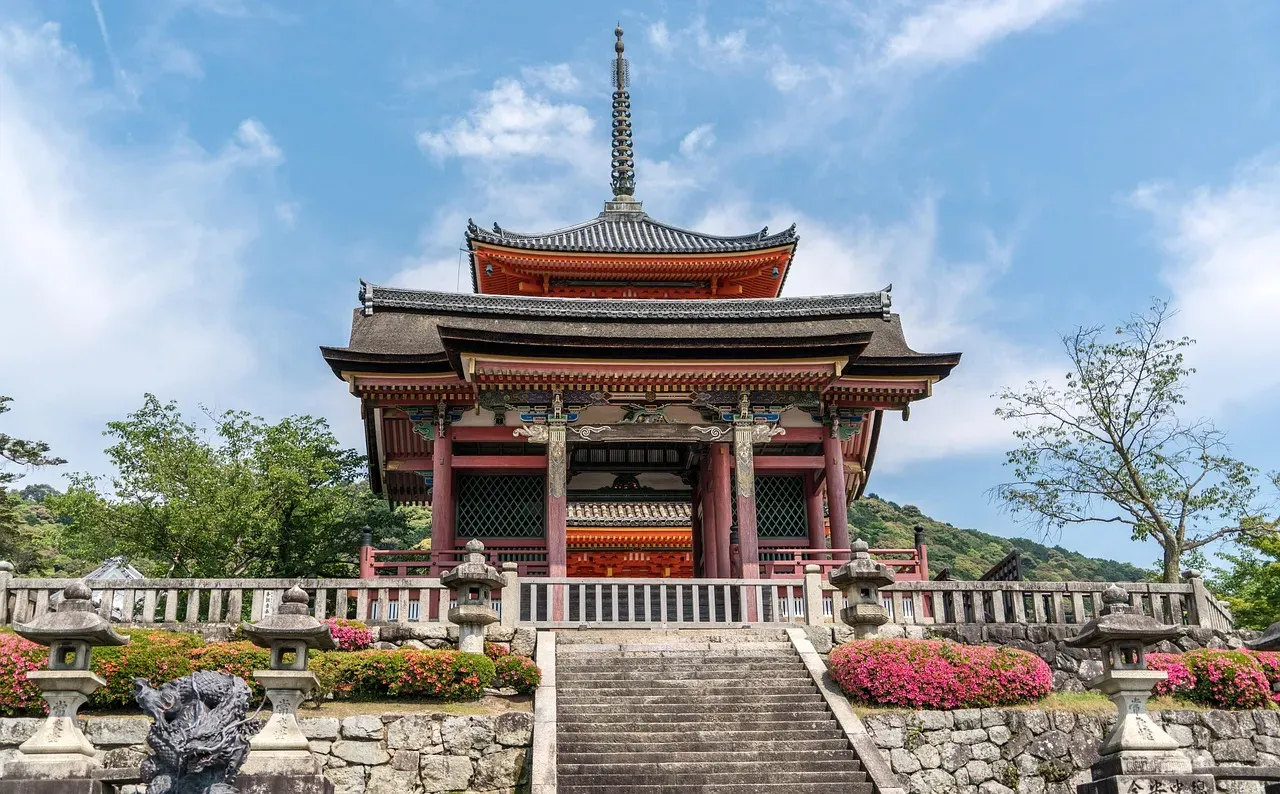 #9 The Kiyomizu-dera Main Hall: Wood That Defies Expectations (Image Credits: Pixabay)