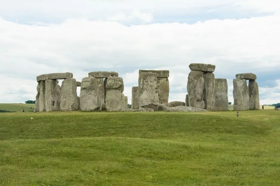 4. Bluestonehenge, Avenues, and Prototypes: A Whole Ritual Landscape Emerges (Image Credits: Pexels)