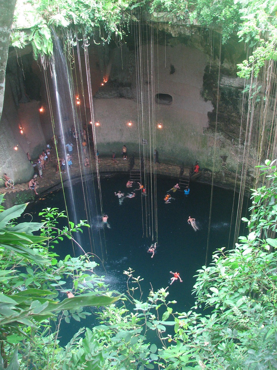 Florida's Sinkhole Surprise Lakes (Image Credits: Pixabay)
