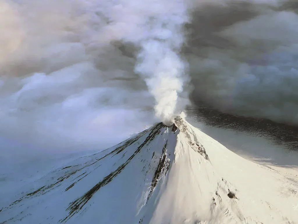 Hotspots and Flood Basalts: Plumes That Rewrite Landscapes (Image Credits: Flickr)