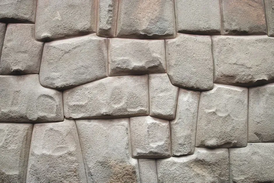 Stone Fitting So Precise It Messes With Your Sense of Reality (Image Credits: Pexels)