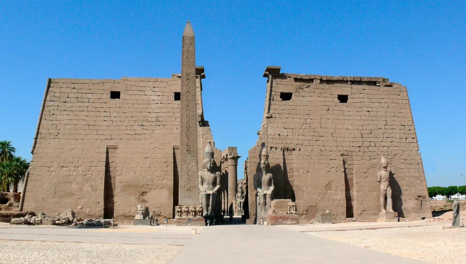Luxor: Ancient Egypt's Theban Splendor (Image Credits: Wikimedia)