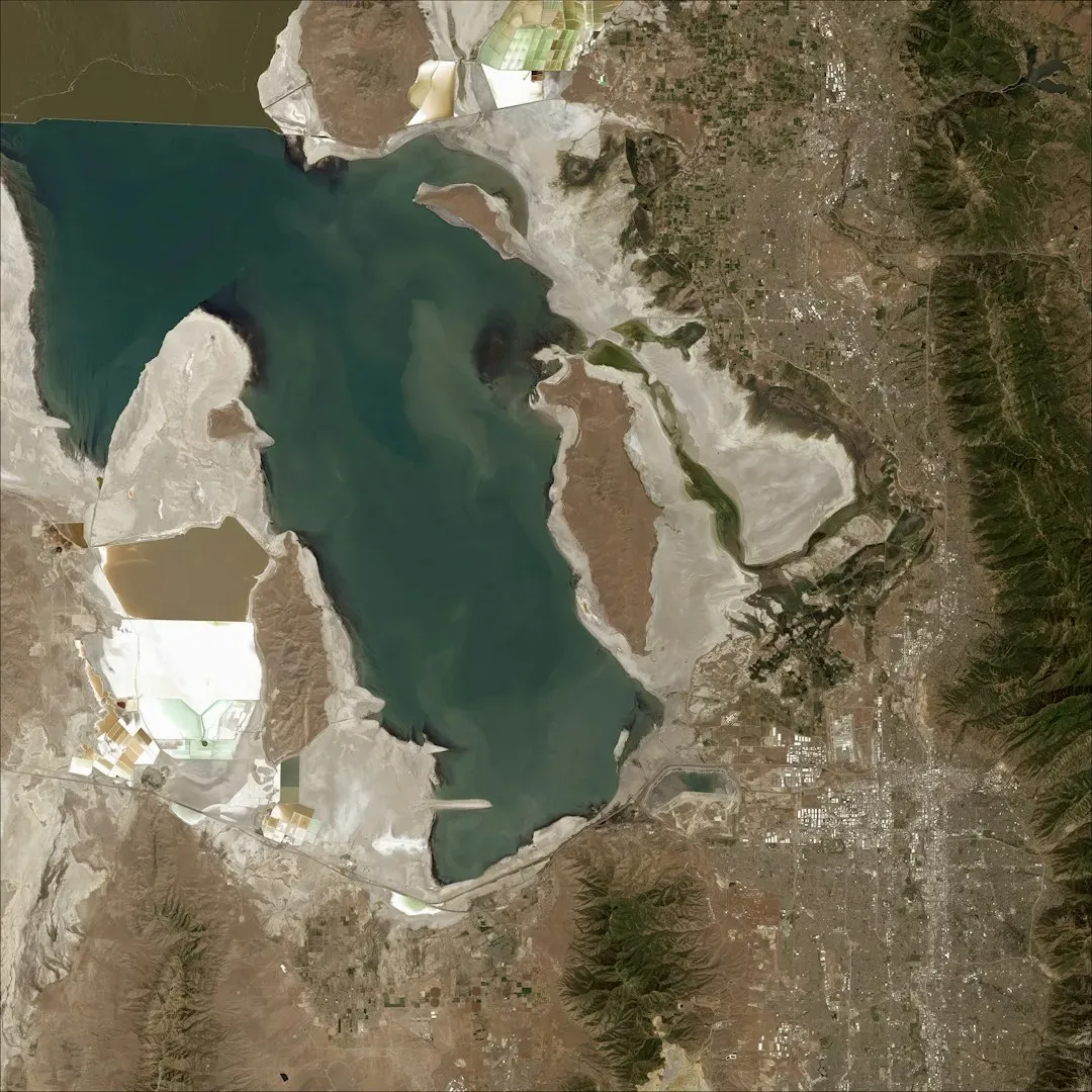 How Scientists Track A Lake That Refuses To Behave (Image Credits: Unsplash)