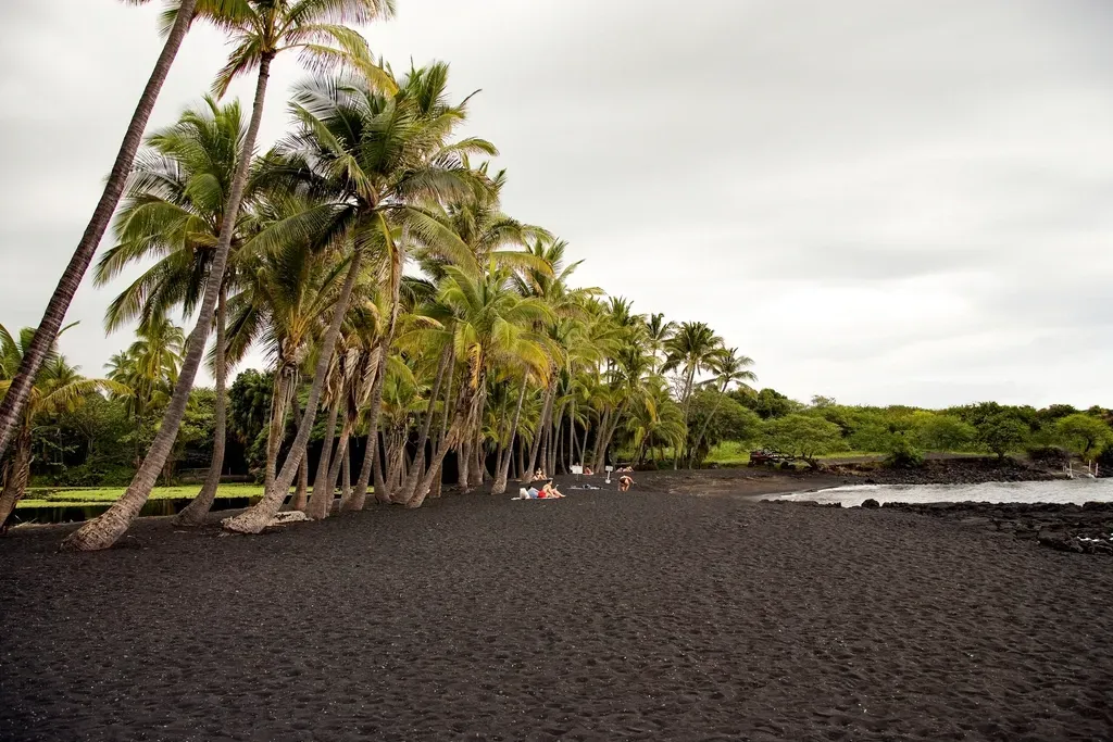 8. Punaluʻu Black Sand Beach, Hawaii, USA (Image Credits: Rawpixel)